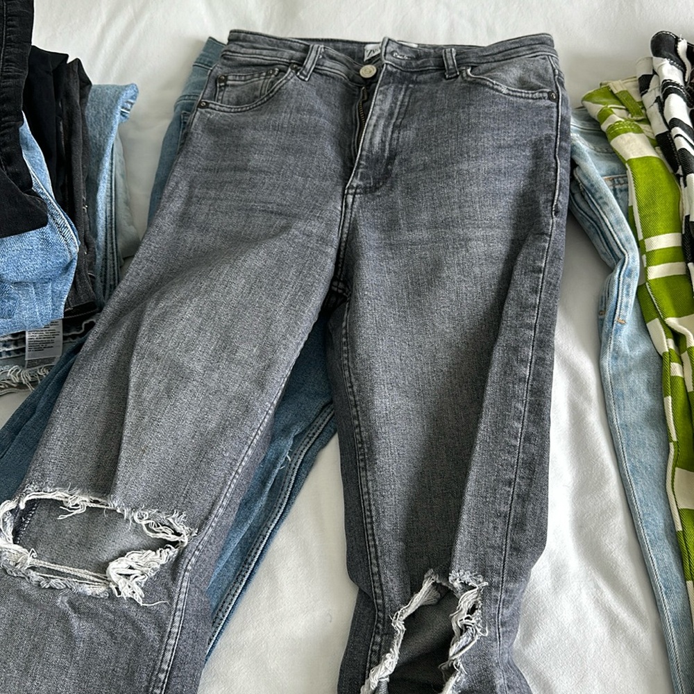 Zara Jean size 4 skinny flared slit bottom